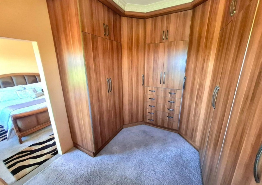 5 Bedroom Property for Sale in Baysville Eastern Cape